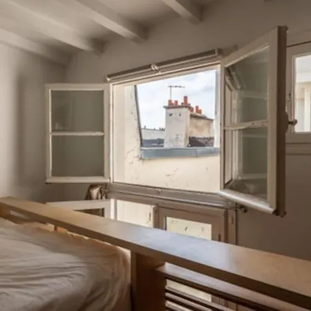 Marais Joli Duplex Avec Clim 33M2