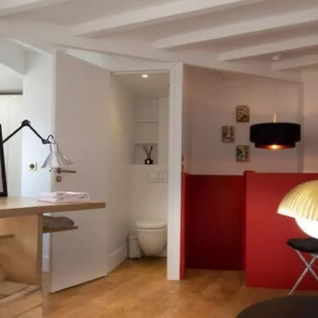 Marais Joli Duplex Avec Clim 33M2